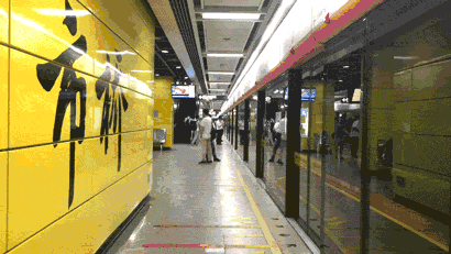 广州人哭了:以后还能挤上地铁吗?